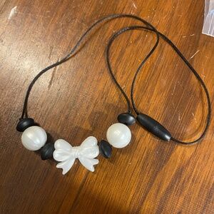 Silicone bead chewable necklace